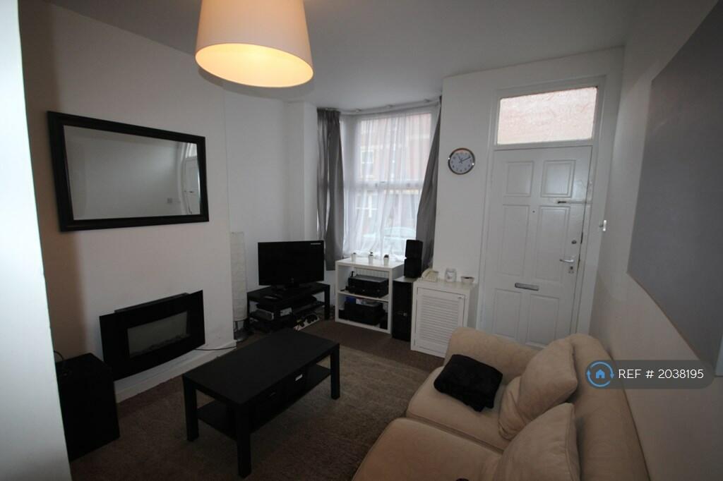 2 bedroom end of terrace house for rent in Birkin Avenue, Nottingham, NG7