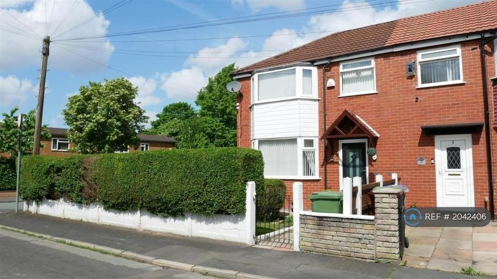 3 bedroom semi-detached house for rent in Reynolds Drive, Manchester, M18