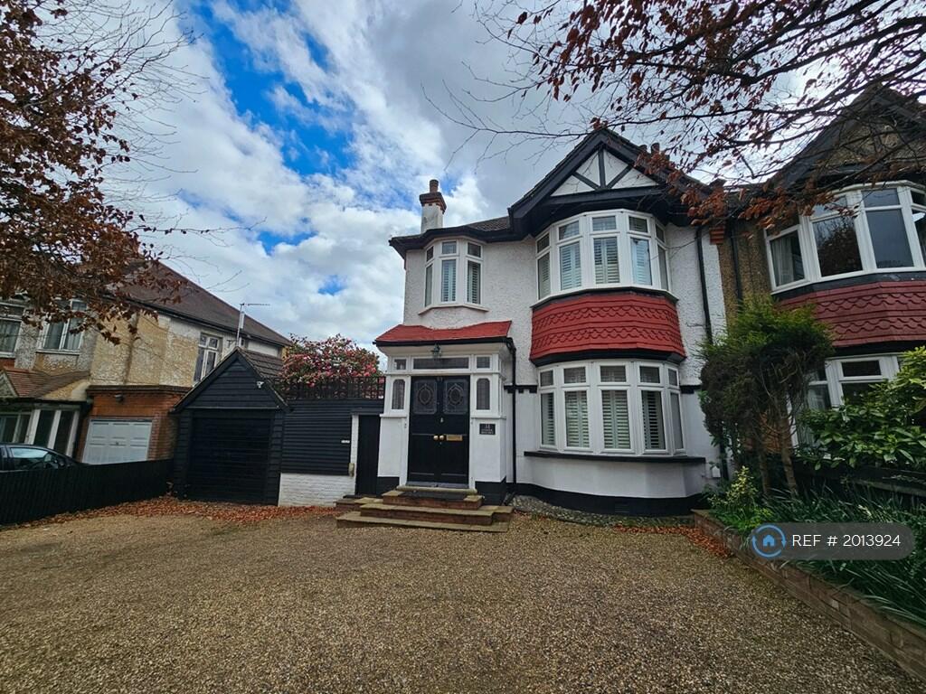 4 bedroom semi-detached house for rent in Monkhams Lane, Woodford Green, IG8