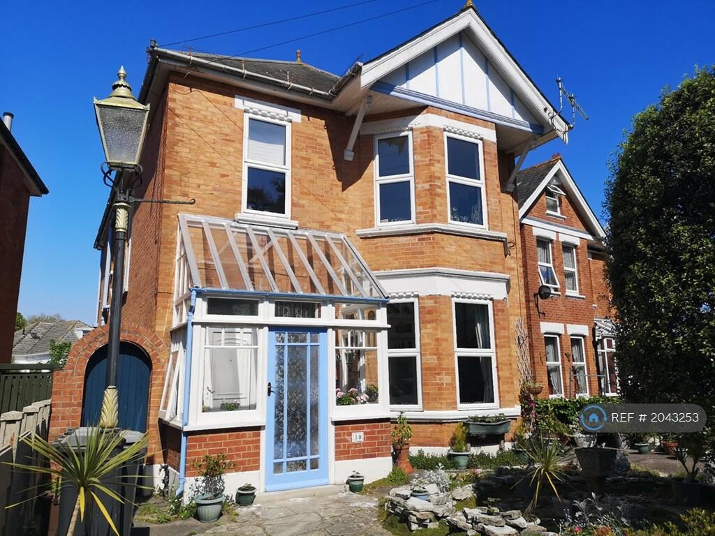 3 bedroom flat for rent in New Park Road, Southbourne, BH6
