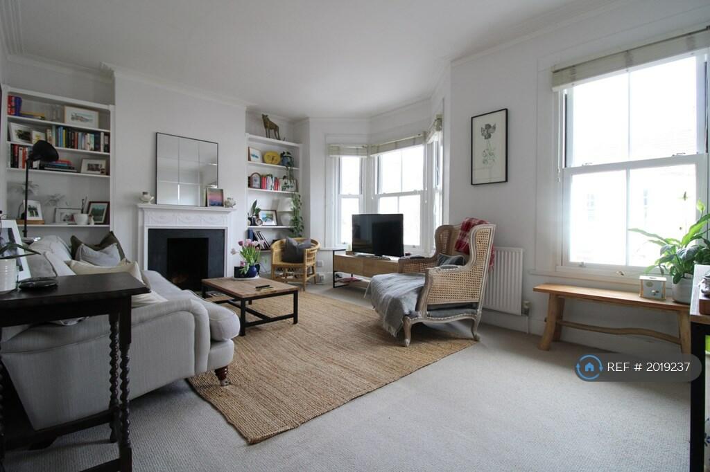3 bedroom maisonette for rent in Aslett Street, London, SW18