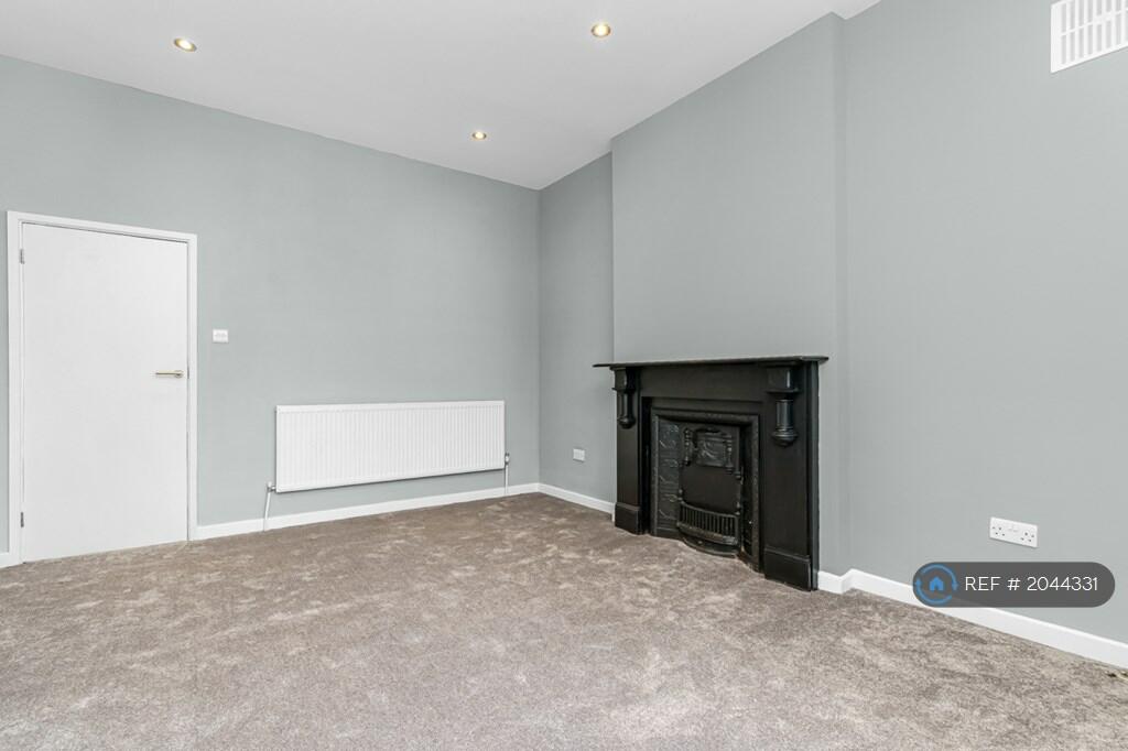 2 bedroom flat for rent in Melfort Road, Thornton Heath, CR7