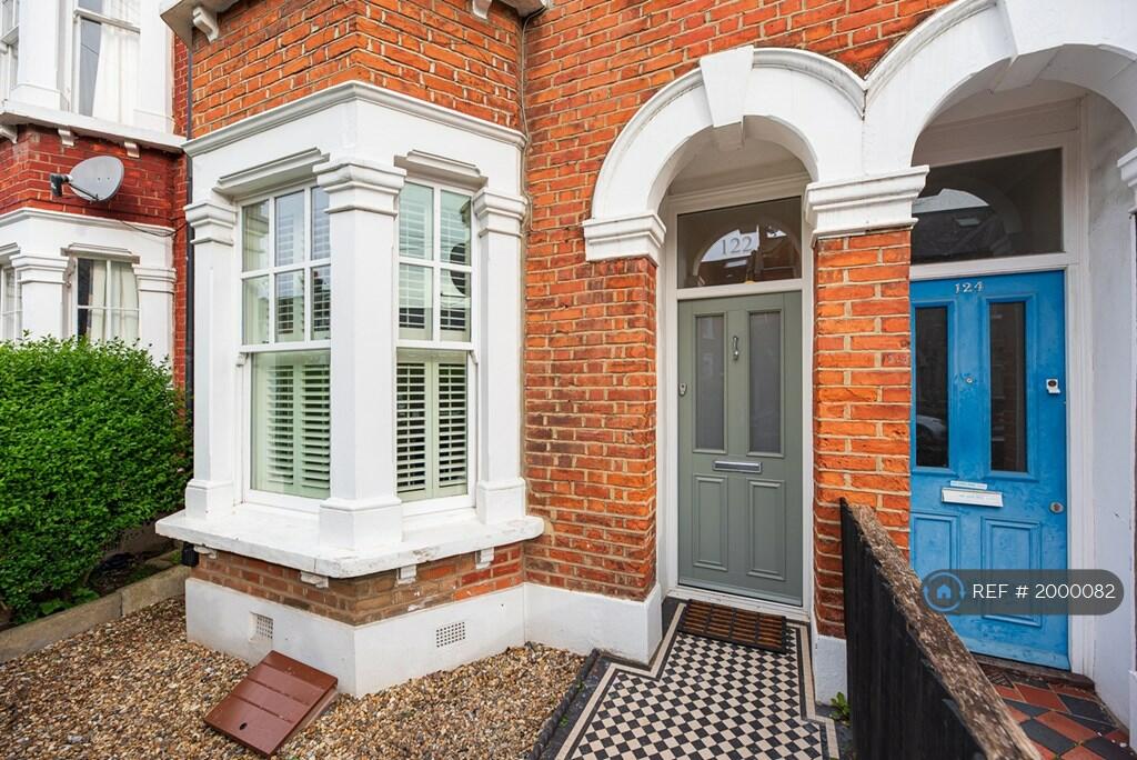 3 bedroom terraced house for rent in Cambray Road, London, SW12