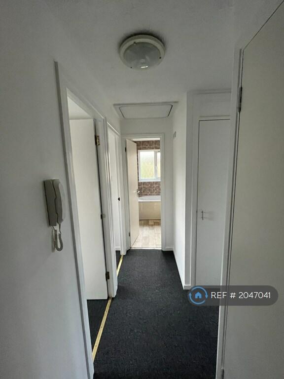 2 bedroom flat for rent in Longacre Road, Ashford, TN23