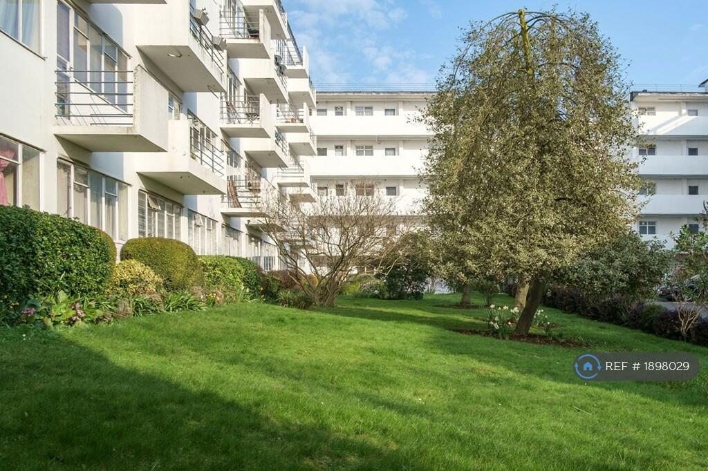 1 bedroom flat for rent in Pullman Court, London, SW2