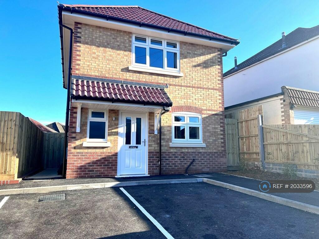 2 bedroom detached house for rent in Churchill Road, Poole, BH12