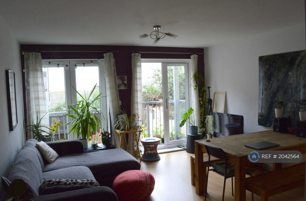 2 bedroom flat for rent in New Road, London, E1