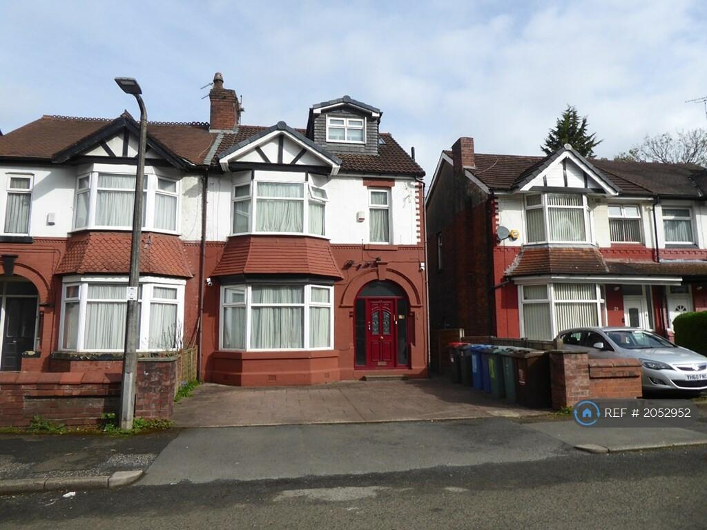 6 bedroom semi-detached house for rent in Albert Avenue, Prestwich, Manchester, M25