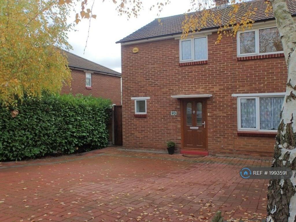 3 bedroom semi-detached house for rent in Maylands Drive, Sidcup, DA14