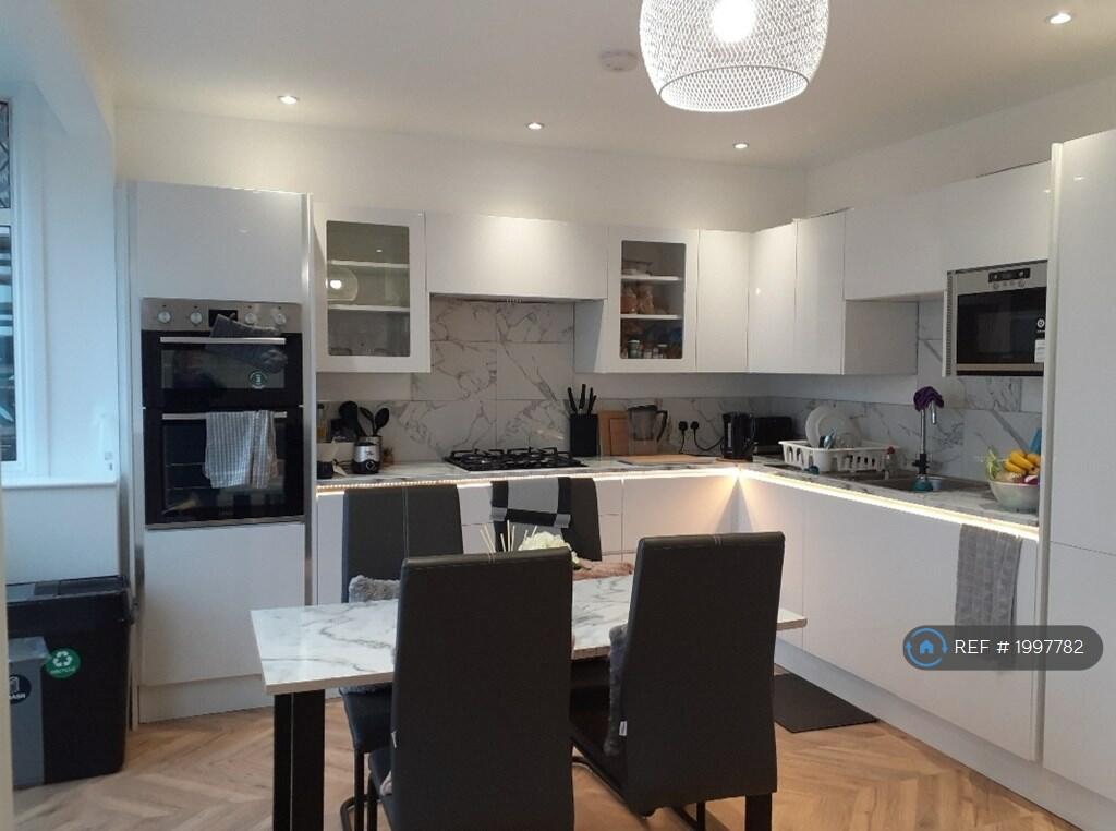 1 bedroom house share for rent in Edison Grove, London, SE18