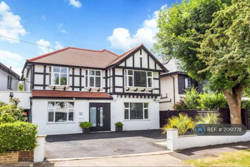 4 bedroom detached house for rent in Derwent Avenue, London, SW15