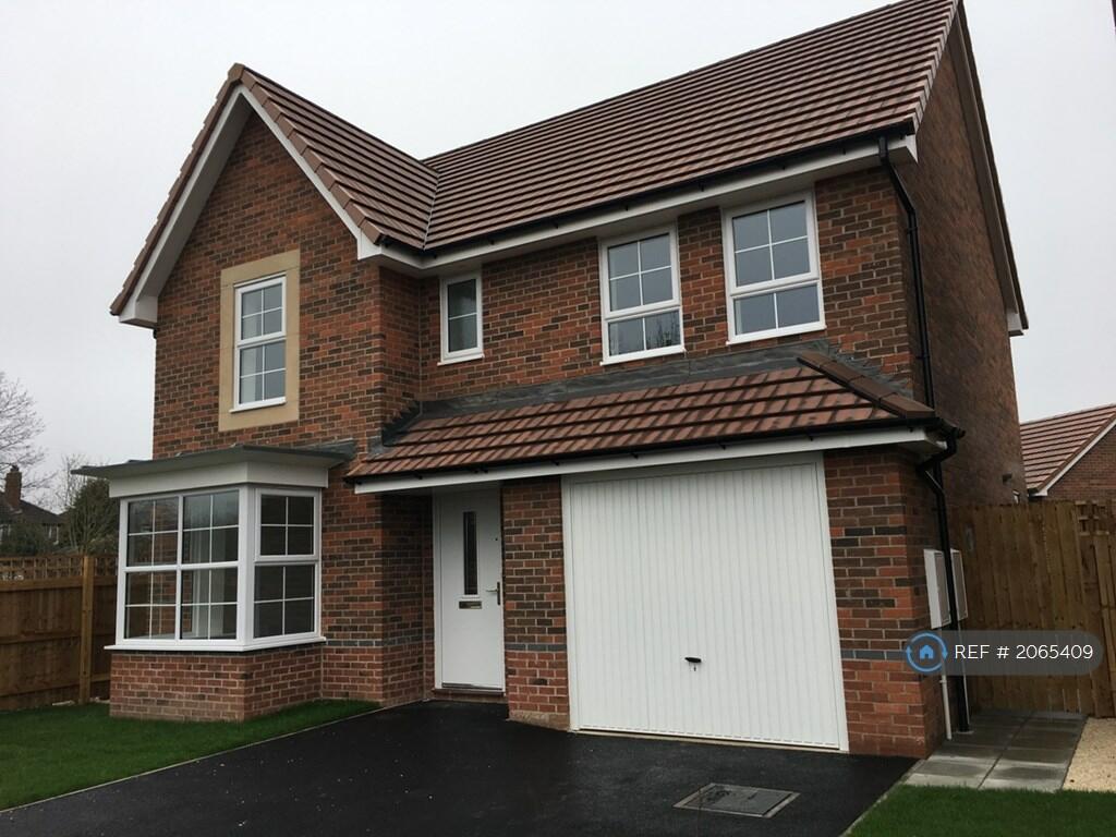 4 bedroom detached house for rent in Rovers Way, Doncaster, DN4