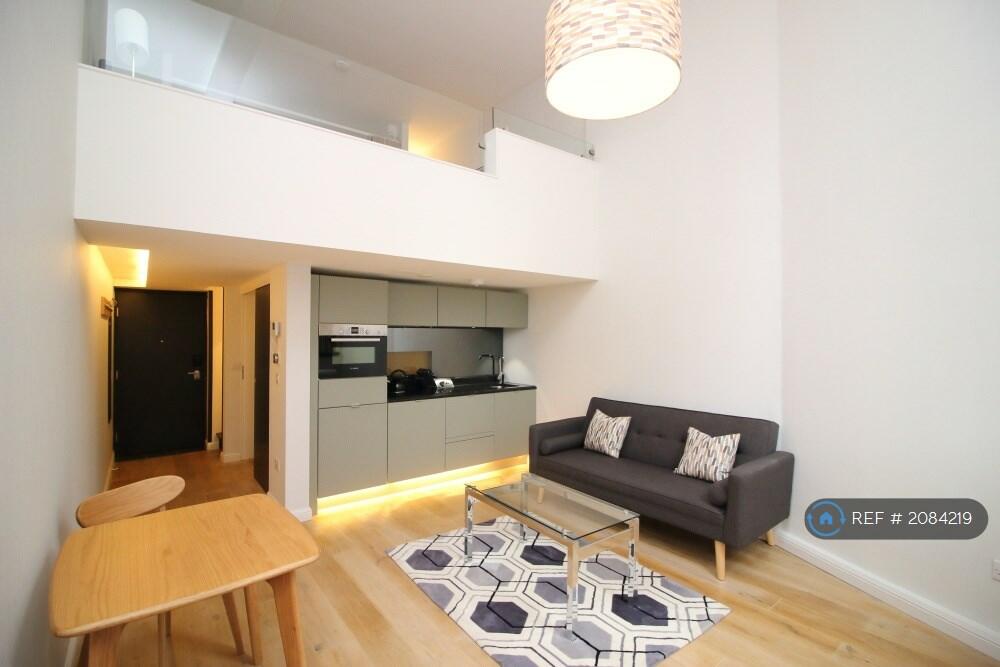 Studio flat for rent in Mcdonald Road, Edinburgh, EH7