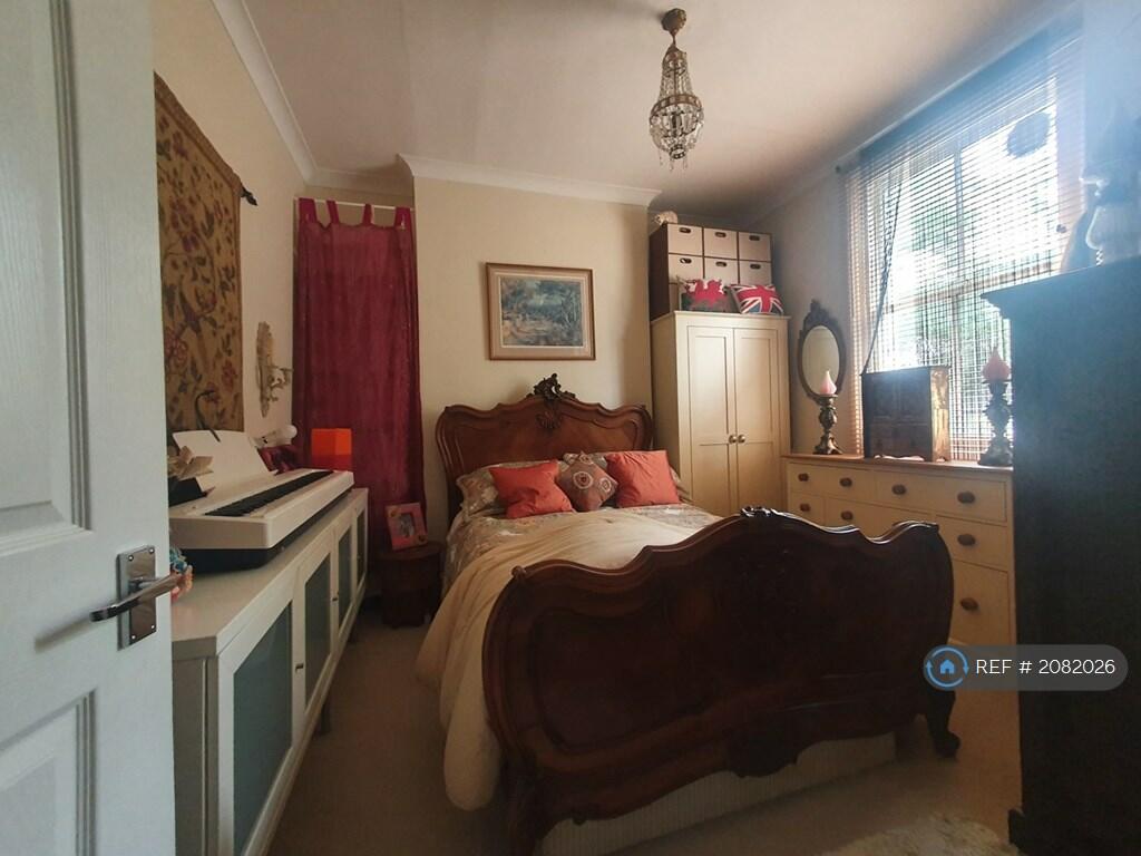 1 bedroom flat for rent in St. Andrews Road, Surbiton, KT6
