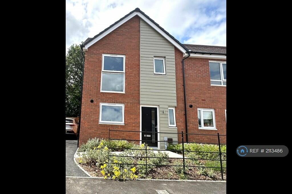 3 bedroom semi-detached house for rent in Kings Road, Solihull, B90