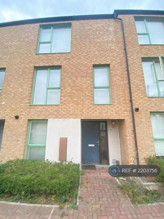 4 bedroom terraced house for rent in Hendy Avenue, Ketley, Telford, TF1