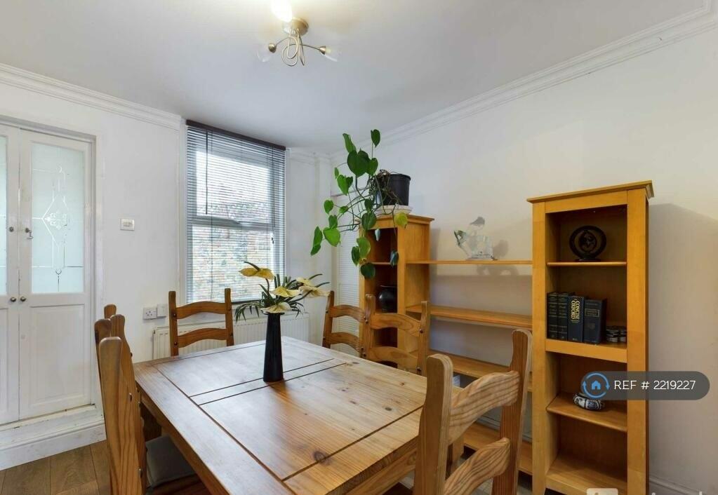 2 bedroom terraced house for rent in Watling Street, Bletchley, Milton