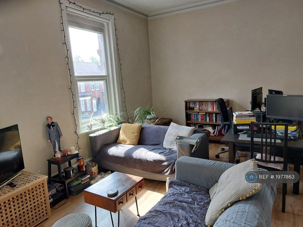 3 bedroom flat for rent in Albert Road, Levenshulme Manchester, M19