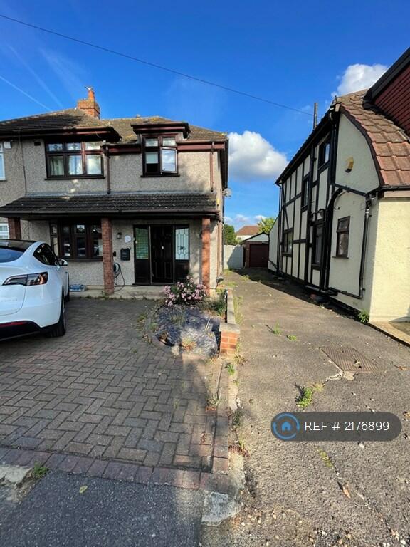 3 bedroom semidetached house for rent in Arbour Way, Hornchurch, RM12