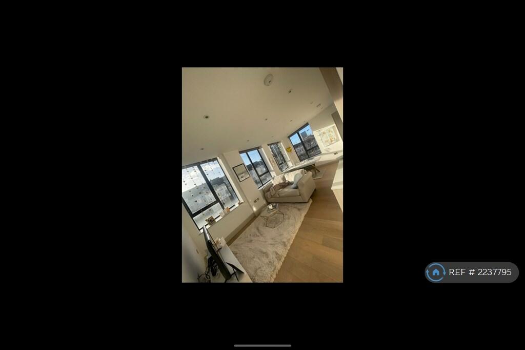 1 bedroom flat for rent in York Road, London, SW11