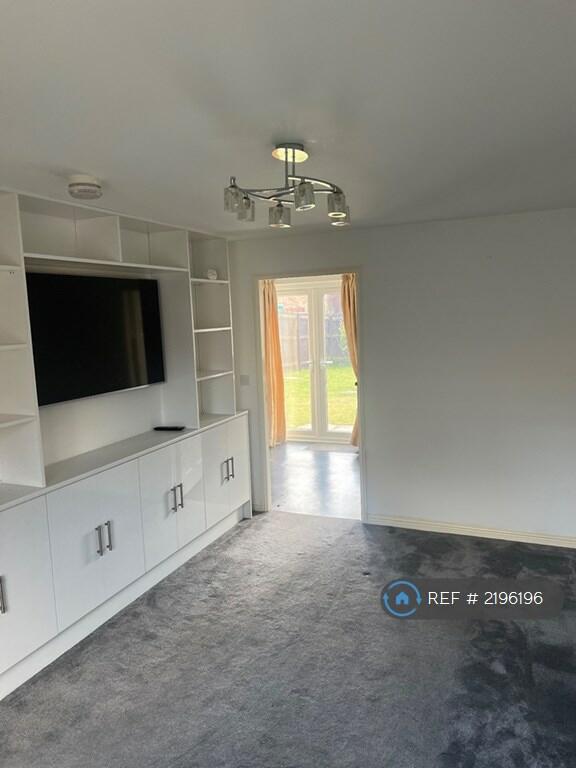 3 bedroom semidetached house for rent in Bolton On Dearne, Barnsley, S63