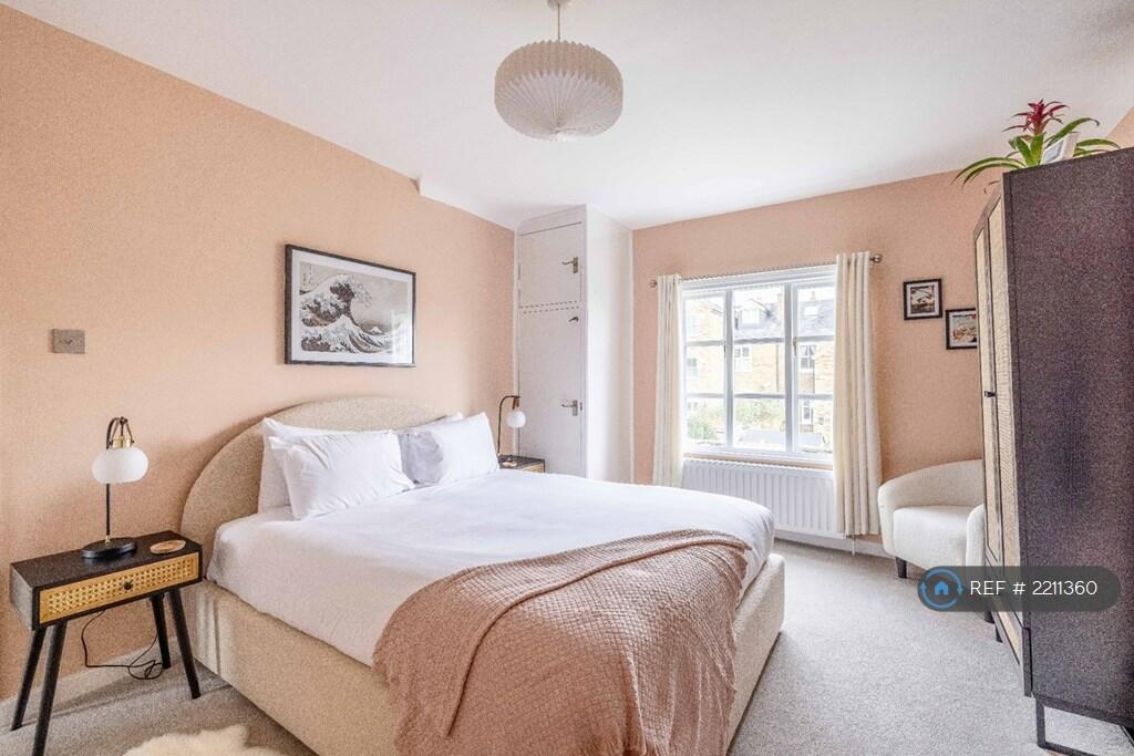 3 bedroom terraced house for rent in Prince Consort Cottages, Windsor, SL4