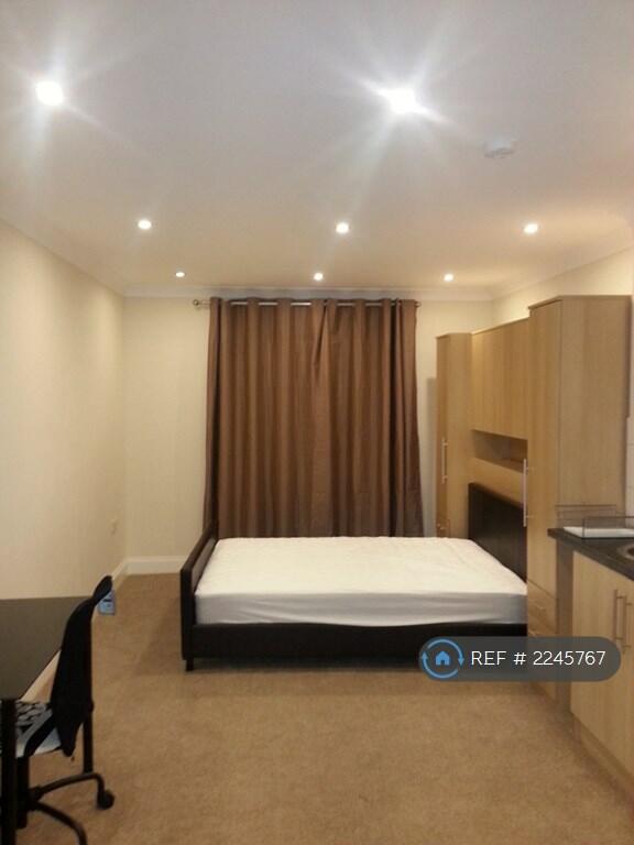 1 bedroom house share for rent in Altwood Road, Maidenhead, SL6