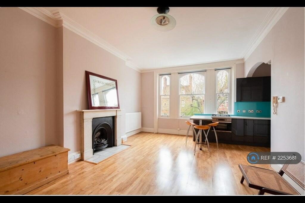 Studio flat for rent in Steeles Road, London, NW3