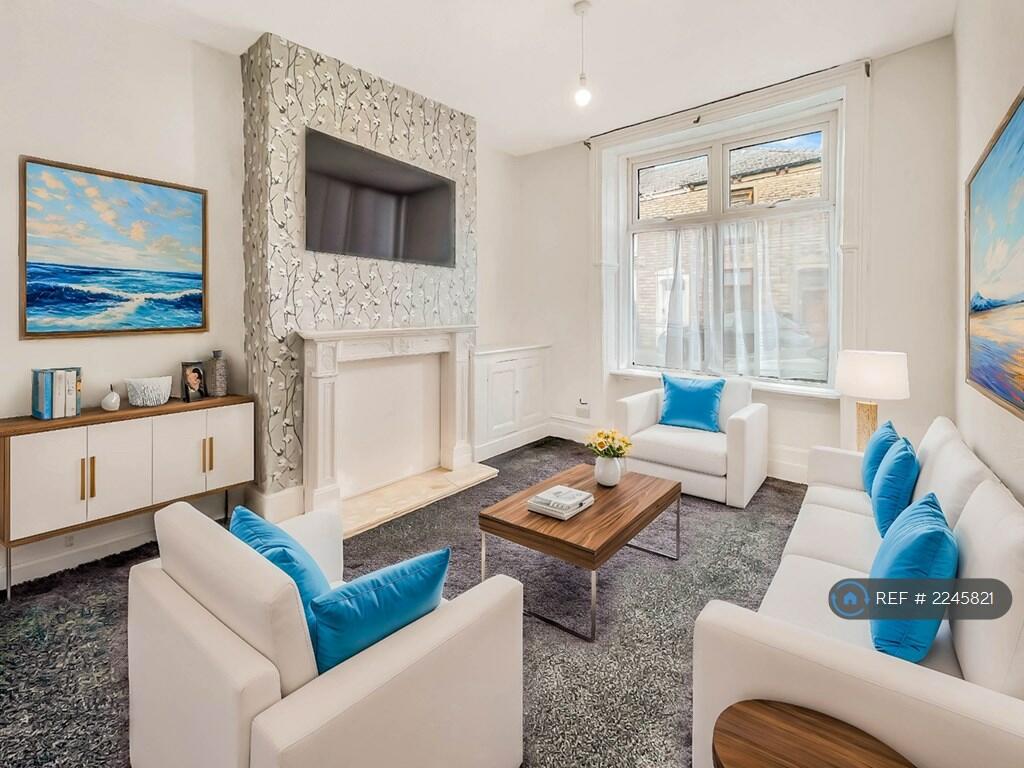 2 bedroom terraced house for rent in Barnes Street, Clayton Le Moors