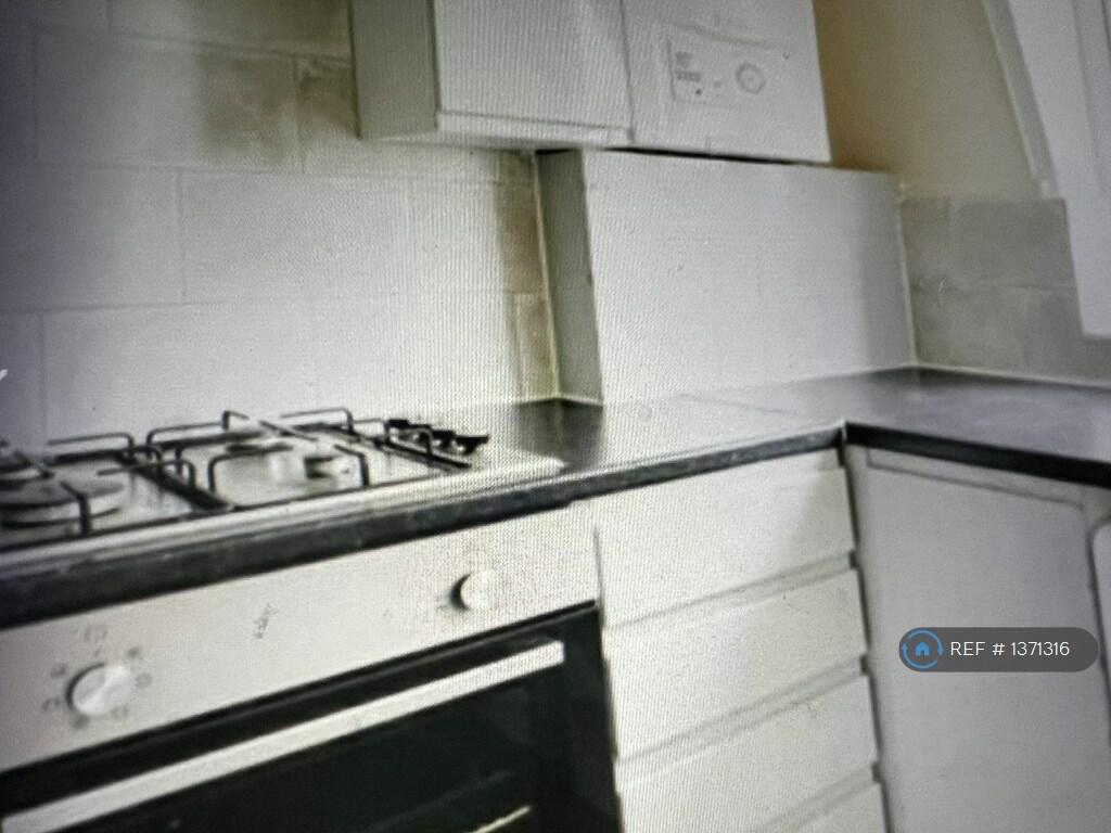 2 bedroom flat for rent in Victoria House, Romford, RM1