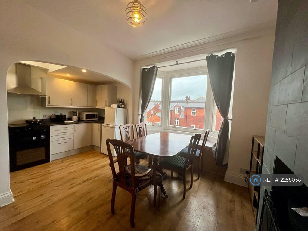 2 bedroom flat for rent in Leighton Terrace, Exeter, EX4