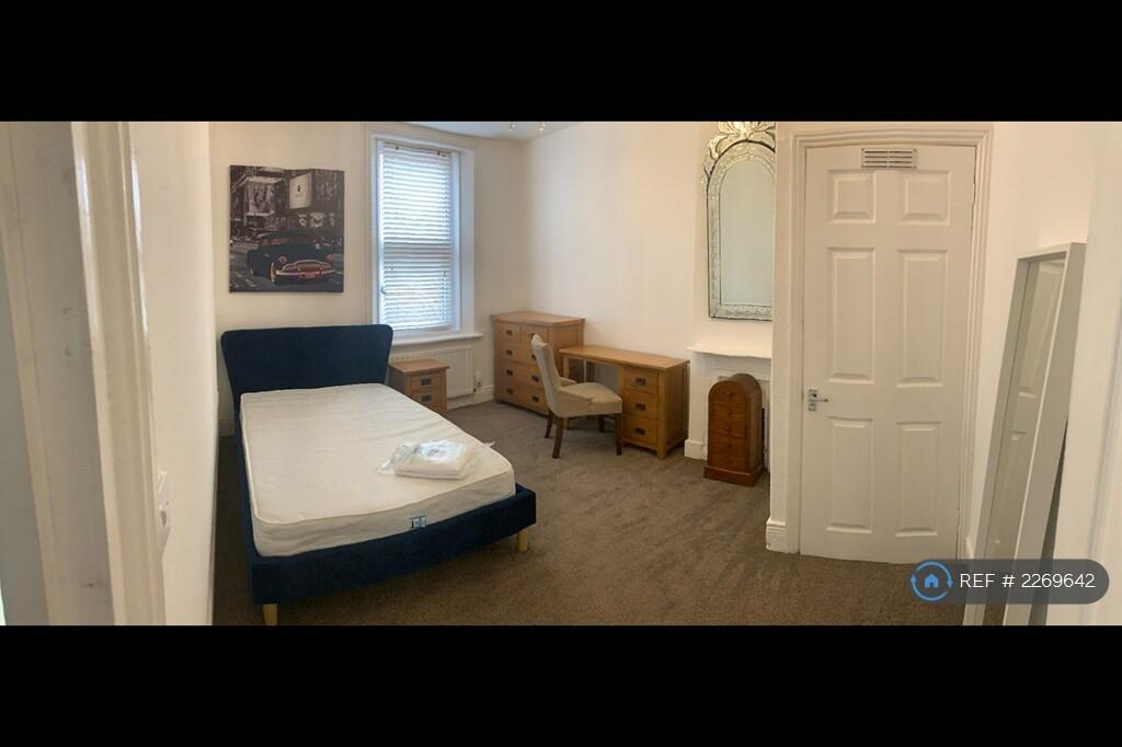 3 bedroom flat for rent in Buston Terrace, Newcastle Upon Tyne, NE2