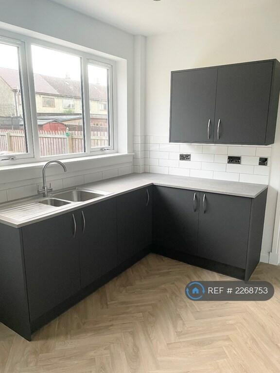 3 bedroom terraced house for rent in Carleton Avenue, Glenrothes, KY7