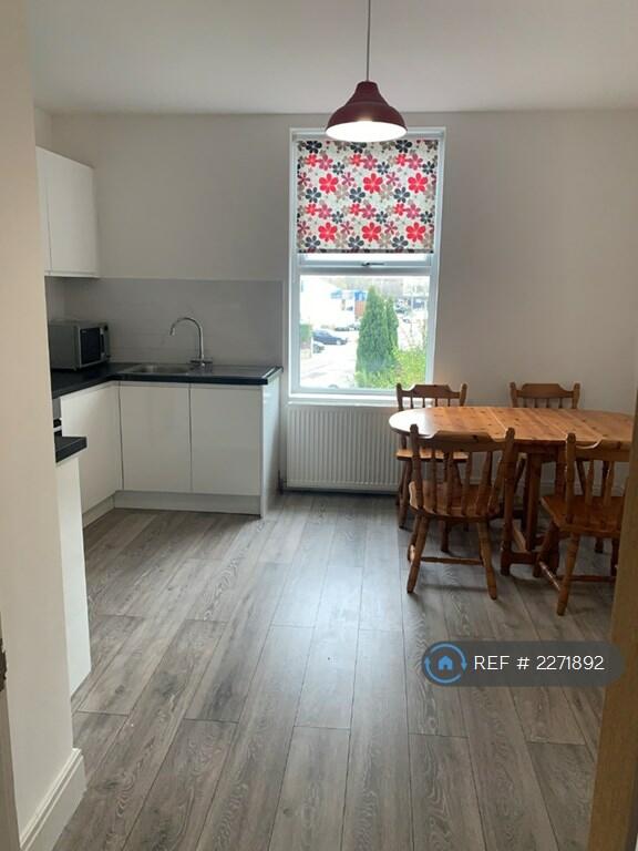2 bedroom flat for rent in Crosby Street, Stockport, SK2