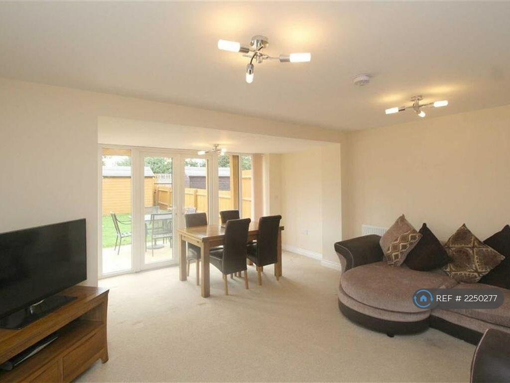 4 bedroom semidetached house for rent in Hayton Way, Tattenhoe Park