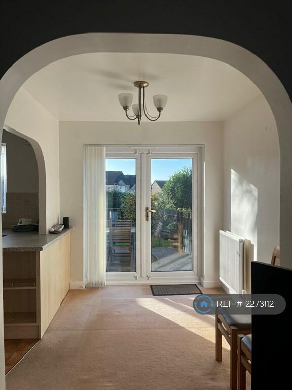 3 bedroom semidetached house for rent in Bracken Way, Elland, HX5