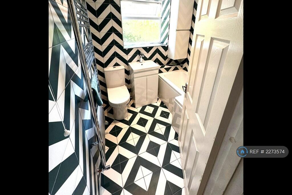 4 bedroom semidetached house for rent in Nyetimber Hill, Brighton, BN2