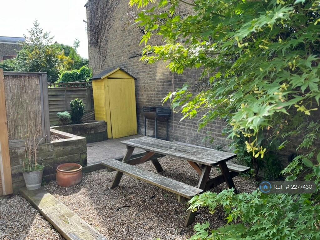 2 bedroom flat for rent in Brading Road, London, SW2