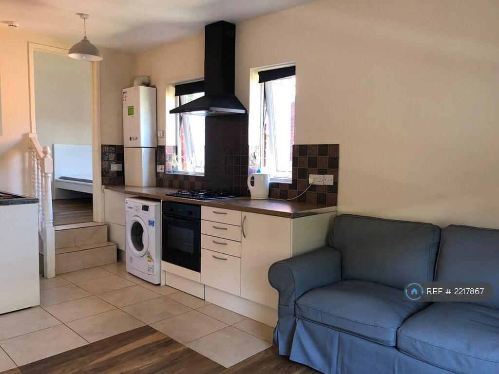 1 bedroom flat for rent in Oakwood Avenue, Leeds, LS8