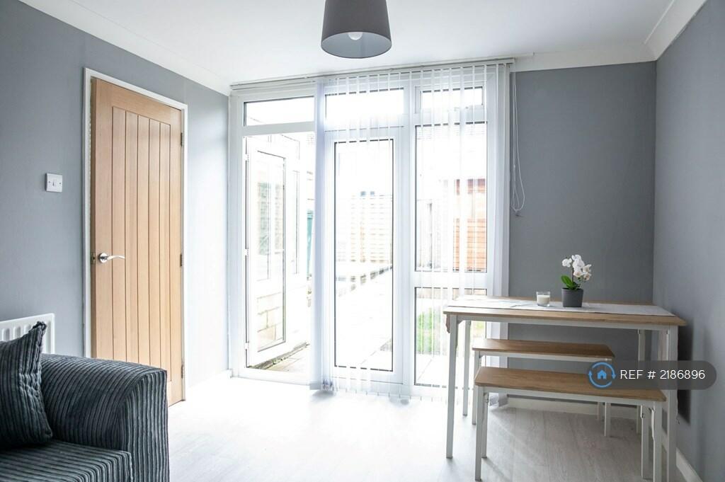 4 bedroom semidetached house for rent in Woodhouse Road, Bath, BA2