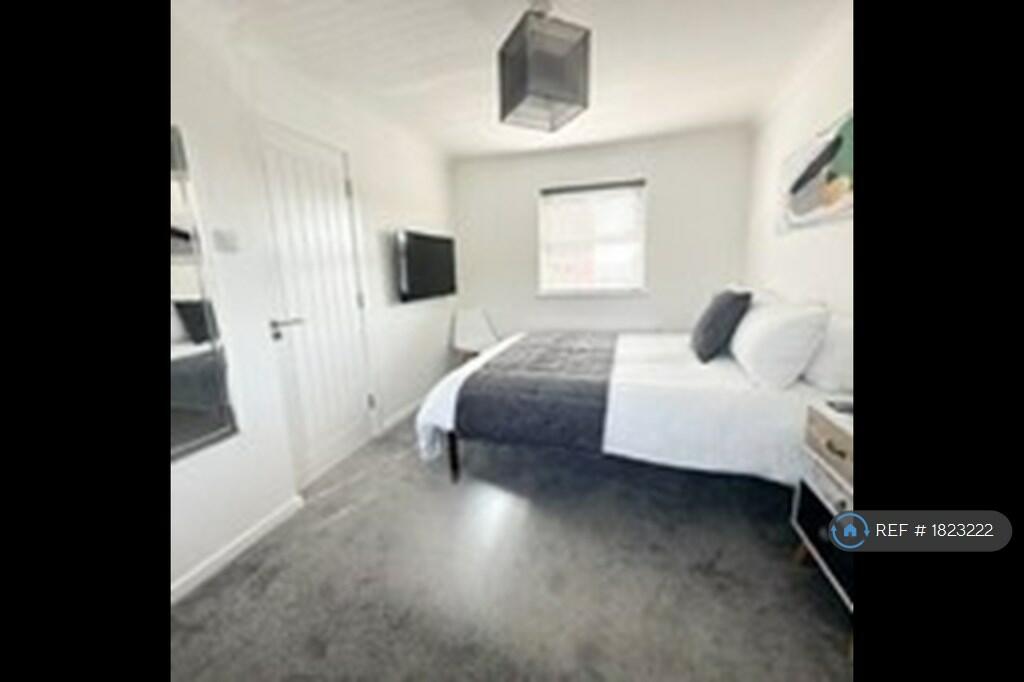 Additional property image - Thames Street, Poole, BH15