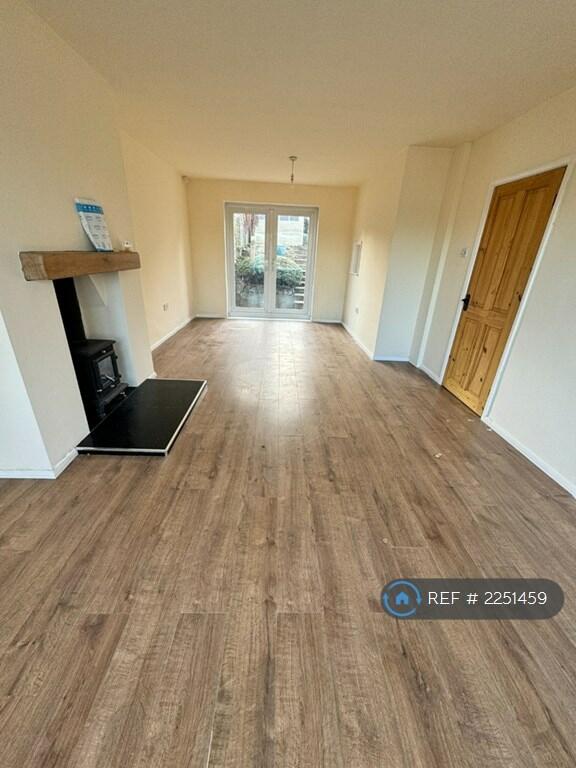 Additional property image - Roundhill Mount, Bingley, BD16