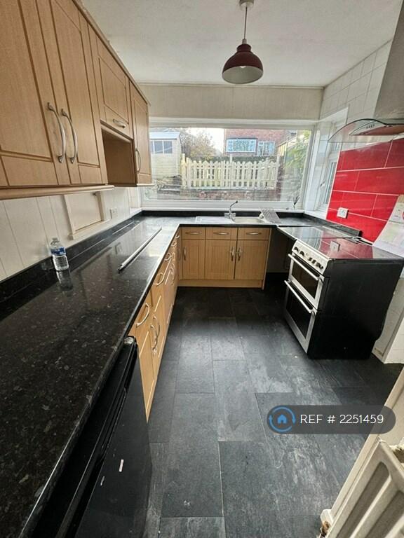 Additional property image - Roundhill Mount, Bingley, BD16
