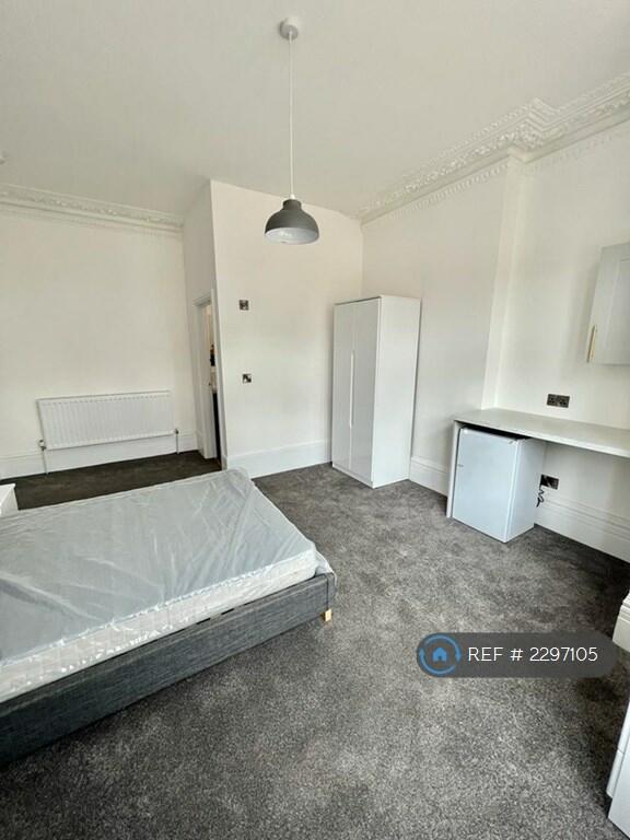 Additional property image - Queens Road, Worthing, BN11