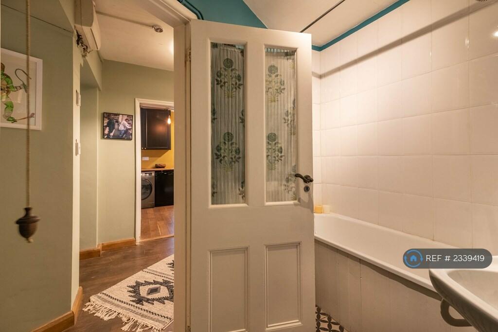 Additional property image - Oakfield Road, Bristol, BS8