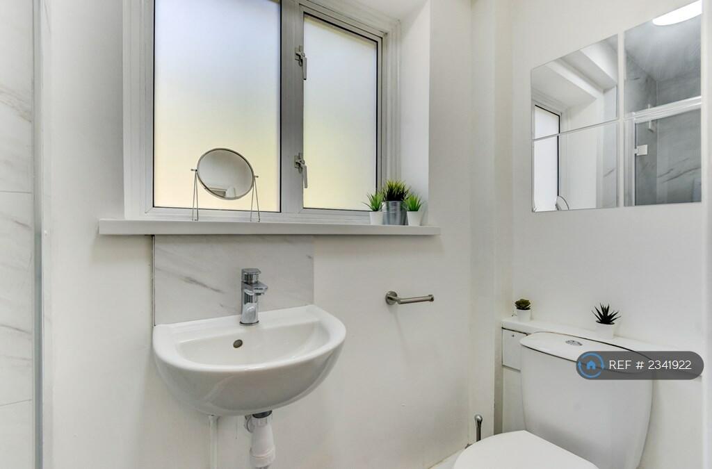Additional property image - Saunders Hill, Brighton, BN1