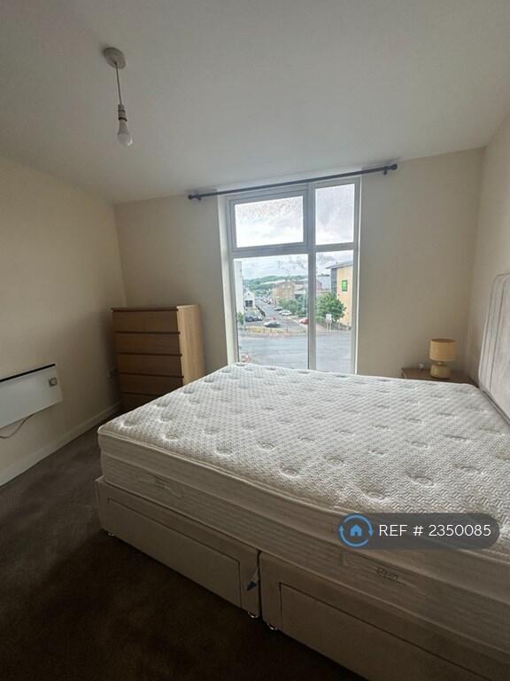 Additional property image - Leeds Road, Bradford, BD1