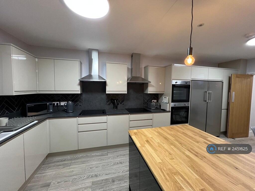 Main image of property: Alfoxton Avenue, London, N15