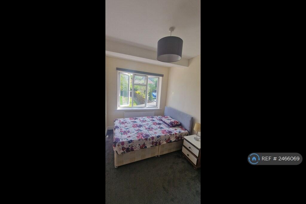 Main image of property: Wychwood Ave, Luton, LU2