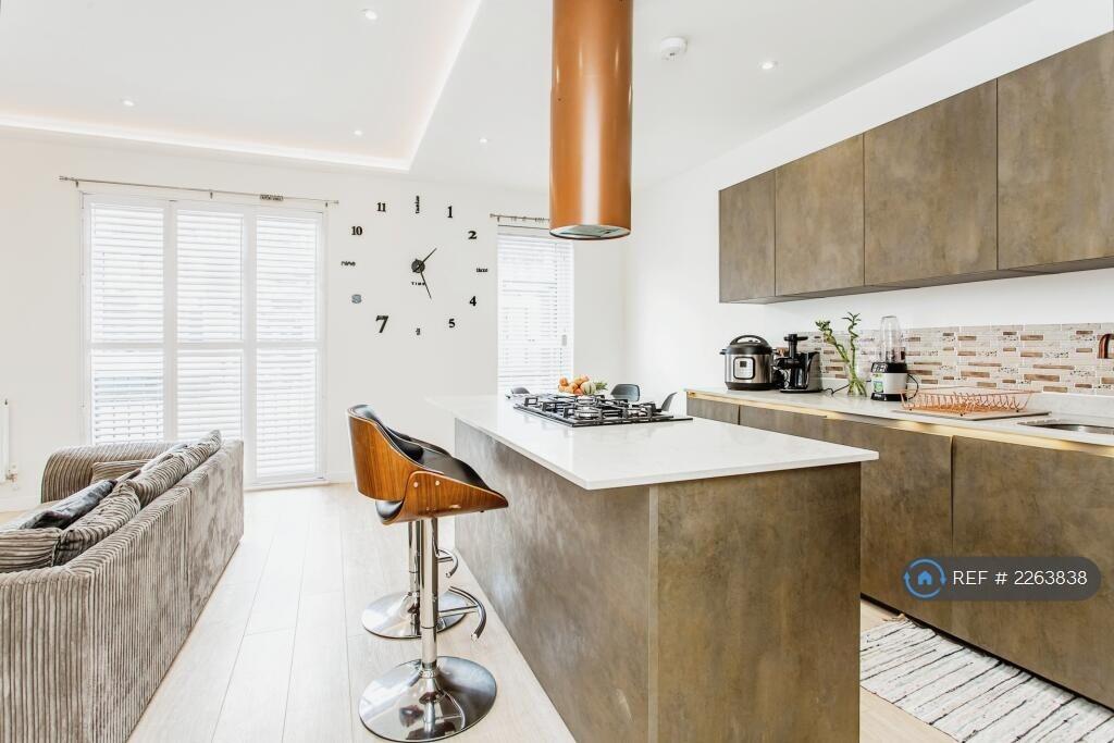 Main image of property: London Road, Leigh-On-Sea, SS9